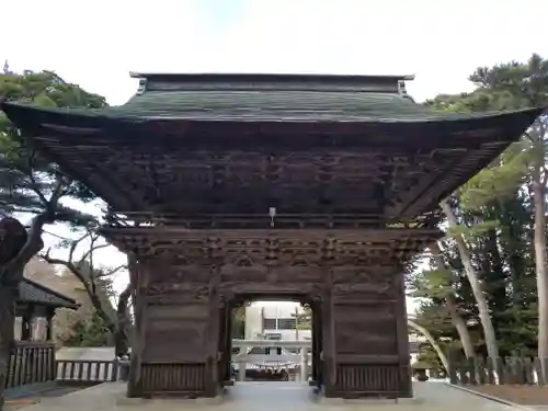 金華山黄金山神社の山門