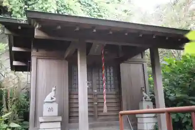 楠森稲荷神社の本殿・本堂