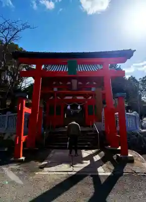 伊豫稲荷神社の{uncategorized: "未分類", other: "その他", undefined: "問題あり", building: "その他建物", grave: "お墓", sacred_gate: "鳥居", guardian: "狛犬", statue: "像", buddha: "仏像", history: "歴史", nature: "自然", garden: "庭園", animal: "動物", pagoda: "塔", temizu: "手水舎", mountain_gate: "山門・神門", sanctuary: "本殿・本堂", subordinate: "末社・摂社", art: "芸術", scenery: "景色", jizo: "地蔵", ema: "絵馬", goshuin: "御朱印", omikuji: "おみくじ", items: "授与品その他", amulet: "お守り", goshuincho: "御朱印帳", eats: "食事", festival: "お祭り", votive_dance: "神楽", shichigosan: "七五三参", wedding: "結婚式", experience: "体験その他", initially: "初詣", around: "周辺", anti_infection: "感染症対策"}
