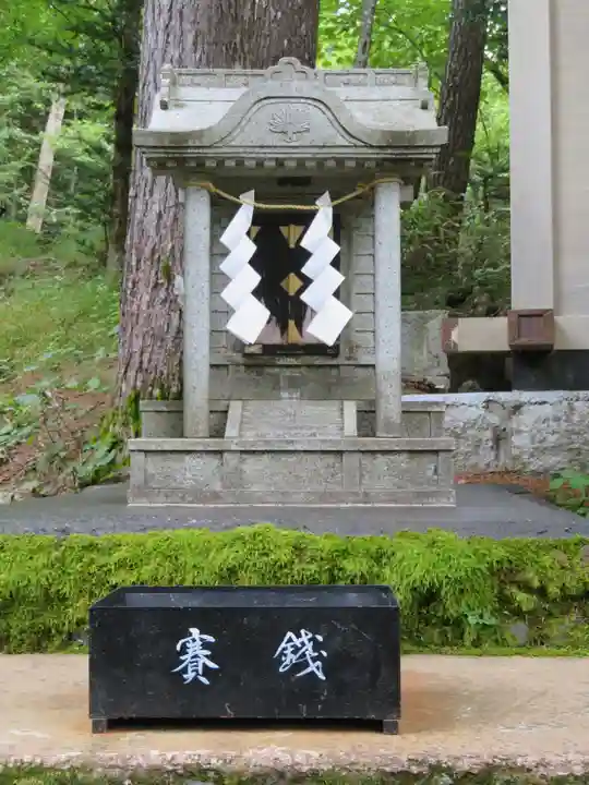 新屋山神社奥宮の末社・摂社