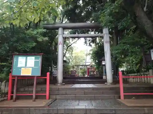 赤堤六所神社の鳥居