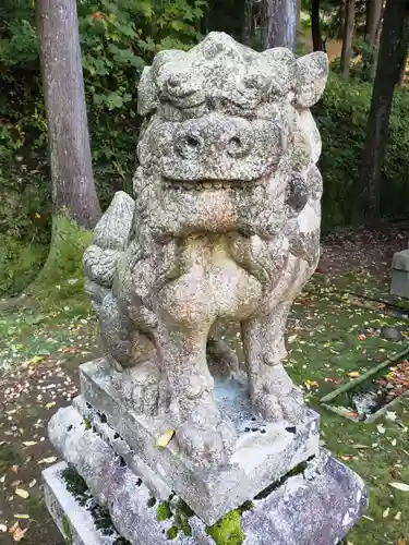 宇奈月神社の狛犬