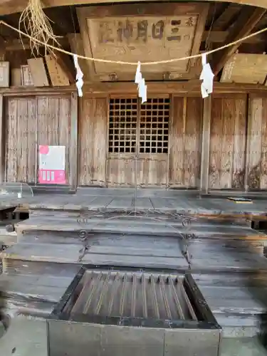 三日月神社の本殿