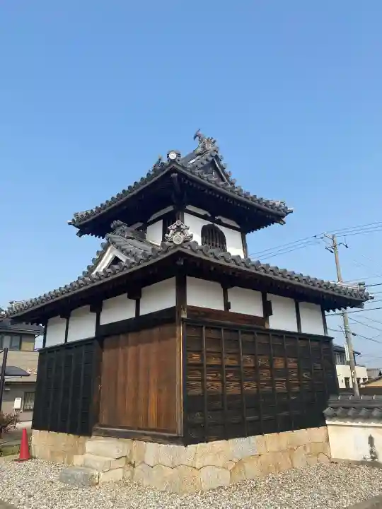 雲龍山 本證寺の{uncategorized: "未分類", other: "その他", undefined: "問題あり", building: "その他建物", grave: "お墓", sacred_gate: "鳥居", guardian: "狛犬", statue: "像", buddha: "仏像", history: "歴史", nature: "自然", garden: "庭園", animal: "動物", pagoda: "塔", temizu: "手水舎", mountain_gate: "山門・神門", sanctuary: "本殿・本堂", subordinate: "末社・摂社", art: "芸術", scenery: "景色", jizo: "地蔵", ema: "絵馬", goshuin: "御朱印", omikuji: "おみくじ", items: "授与品その他", amulet: "お守り", goshuincho: "御朱印帳", eats: "食事", festival: "お祭り", votive_dance: "神楽", shichigosan: "七五三参", wedding: "結婚式", experience: "体験その他", initially: "初詣", around: "周辺", anti_infection: "感染症対策"}