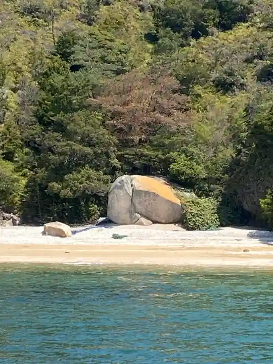 厳島神社の{uncategorized: "未分類", other: "その他", undefined: "問題あり", building: "その他建物", grave: "お墓", sacred_gate: "鳥居", guardian: "狛犬", statue: "像", buddha: "仏像", history: "歴史", nature: "自然", garden: "庭園", animal: "動物", pagoda: "塔", temizu: "手水舎", mountain_gate: "山門・神門", sanctuary: "本殿・本堂", subordinate: "末社・摂社", art: "芸術", scenery: "景色", jizo: "地蔵", ema: "絵馬", goshuin: "御朱印", omikuji: "おみくじ", items: "授与品その他", amulet: "お守り", goshuincho: "御朱印帳", eats: "食事", festival: "お祭り", votive_dance: "神楽", shichigosan: "七五三参", wedding: "結婚式", experience: "体験その他", initially: "初詣", around: "周辺", anti_infection: "感染症対策"}