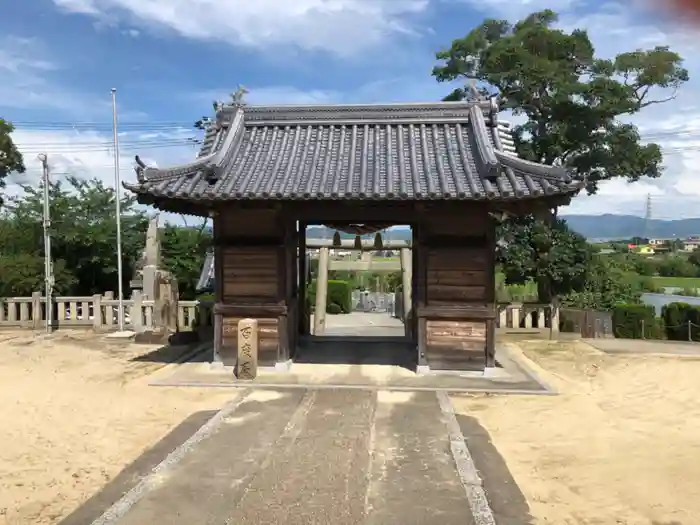 湊口神社の山門