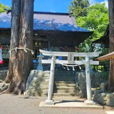 高司神社〜むすびの神の鎮まる社〜の{uncategorized: "未分類", other: "その他", undefined: "問題あり", building: "その他建物", grave: "お墓", sacred_gate: "鳥居", guardian: "狛犬", statue: "像", buddha: "仏像", history: "歴史", nature: "自然", garden: "庭園", animal: "動物", pagoda: "塔", temizu: "手水舎", mountain_gate: "山門・神門", sanctuary: "本殿・本堂", subordinate: "末社・摂社", art: "芸術", scenery: "景色", jizo: "地蔵", ema: "絵馬", goshuin: "御朱印", omikuji: "おみくじ", items: "授与品その他", amulet: "お守り", goshuincho: "御朱印帳", eats: "食事", festival: "お祭り", votive_dance: "神楽", shichigosan: "七五三参", wedding: "結婚式", experience: "体験その他", initially: "初詣", around: "周辺", anti_infection: "感染症対策"}