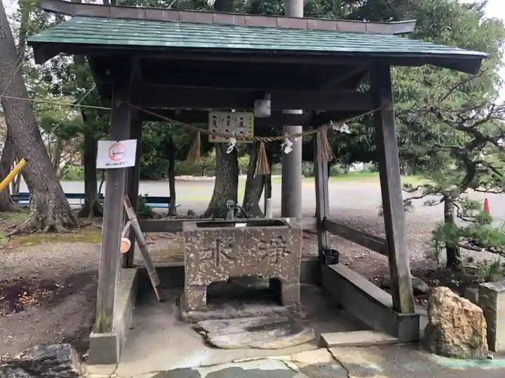 鹿苑神社の手水舎
