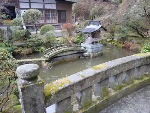 岩角山 岩角寺の庭園