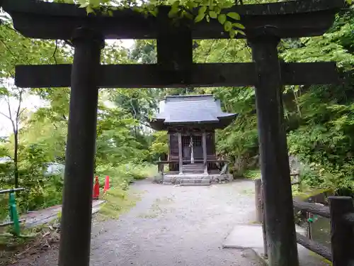 戸ノ口堰水神社の鳥居