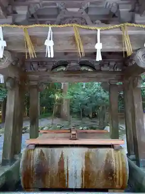 彌彦神社の手水舎