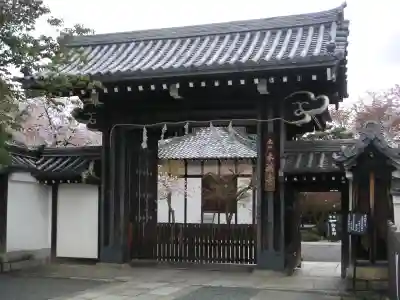 本満寺（本願満足寺）の山門・神門
