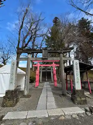 鶴ケ城稲荷神社の{uncategorized: "未分類", other: "その他", undefined: "問題あり", building: "その他建物", grave: "お墓", sacred_gate: "鳥居", guardian: "狛犬", statue: "像", buddha: "仏像", history: "歴史", nature: "自然", garden: "庭園", animal: "動物", pagoda: "塔", temizu: "手水舎", mountain_gate: "山門・神門", sanctuary: "本殿・本堂", subordinate: "末社・摂社", art: "芸術", scenery: "景色", jizo: "地蔵", ema: "絵馬", goshuin: "御朱印", omikuji: "おみくじ", items: "授与品その他", amulet: "お守り", goshuincho: "御朱印帳", eats: "食事", festival: "お祭り", votive_dance: "神楽", shichigosan: "七五三参", wedding: "結婚式", experience: "体験その他", initially: "初詣", around: "周辺", anti_infection: "感染症対策"}