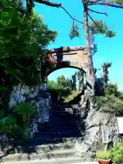 六所神社の山門