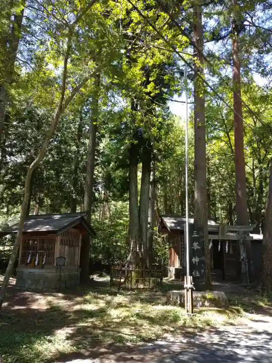 山の神社の本殿・本堂