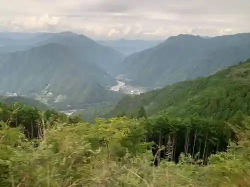 玉置神社の{uncategorized: "未分類", other: "その他", undefined: "問題あり", building: "その他建物", grave: "お墓", sacred_gate: "鳥居", guardian: "狛犬", statue: "像", buddha: "仏像", history: "歴史", nature: "自然", garden: "庭園", animal: "動物", pagoda: "塔", temizu: "手水舎", mountain_gate: "山門・神門", sanctuary: "本殿・本堂", subordinate: "末社・摂社", art: "芸術", scenery: "景色", jizo: "地蔵", ema: "絵馬", goshuin: "御朱印", omikuji: "おみくじ", items: "授与品その他", amulet: "お守り", goshuincho: "御朱印帳", eats: "食事", festival: "お祭り", votive_dance: "神楽", shichigosan: "七五三参", wedding: "結婚式", experience: "体験その他", initially: "初詣", around: "周辺", anti_infection: "感染症対策"}