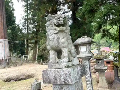 仲山神社（美杉町八知）の狛犬