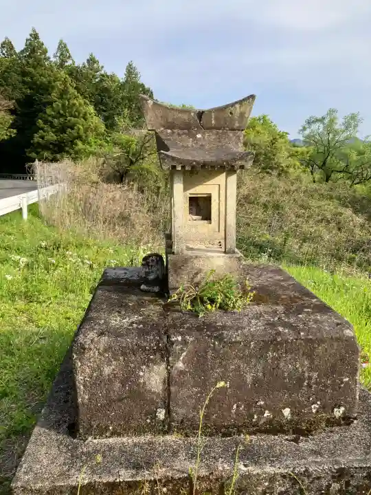 上沢水神社の{uncategorized: "未分類", other: "その他", undefined: "問題あり", building: "その他建物", grave: "お墓", sacred_gate: "鳥居", guardian: "狛犬", statue: "像", buddha: "仏像", history: "歴史", nature: "自然", garden: "庭園", animal: "動物", pagoda: "塔", temizu: "手水舎", mountain_gate: "山門・神門", sanctuary: "本殿・本堂", subordinate: "末社・摂社", art: "芸術", scenery: "景色", jizo: "地蔵", ema: "絵馬", goshuin: "御朱印", omikuji: "おみくじ", items: "授与品その他", amulet: "お守り", goshuincho: "御朱印帳", eats: "食事", festival: "お祭り", votive_dance: "神楽", shichigosan: "七五三参", wedding: "結婚式", experience: "体験その他", initially: "初詣", around: "周辺", anti_infection: "感染症対策"}