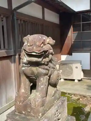 泉穴師神社の狛犬