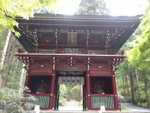 御岩神社の山門・神門