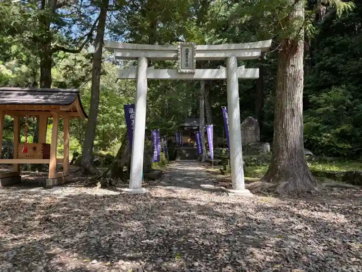滝尻王子宮十郷神社の{uncategorized: "未分類", other: "その他", undefined: "問題あり", building: "その他建物", grave: "お墓", sacred_gate: "鳥居", guardian: "狛犬", statue: "像", buddha: "仏像", history: "歴史", nature: "自然", garden: "庭園", animal: "動物", pagoda: "塔", temizu: "手水舎", mountain_gate: "山門・神門", sanctuary: "本殿・本堂", subordinate: "末社・摂社", art: "芸術", scenery: "景色", jizo: "地蔵", ema: "絵馬", goshuin: "御朱印", omikuji: "おみくじ", items: "授与品その他", amulet: "お守り", goshuincho: "御朱印帳", eats: "食事", festival: "お祭り", votive_dance: "神楽", shichigosan: "七五三参", wedding: "結婚式", experience: "体験その他", initially: "初詣", around: "周辺", anti_infection: "感染症対策"}