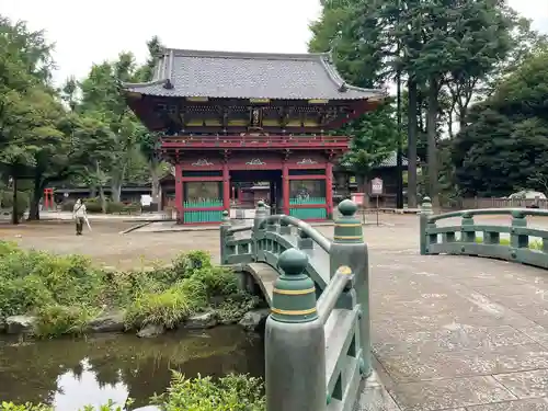 根津神社の山門