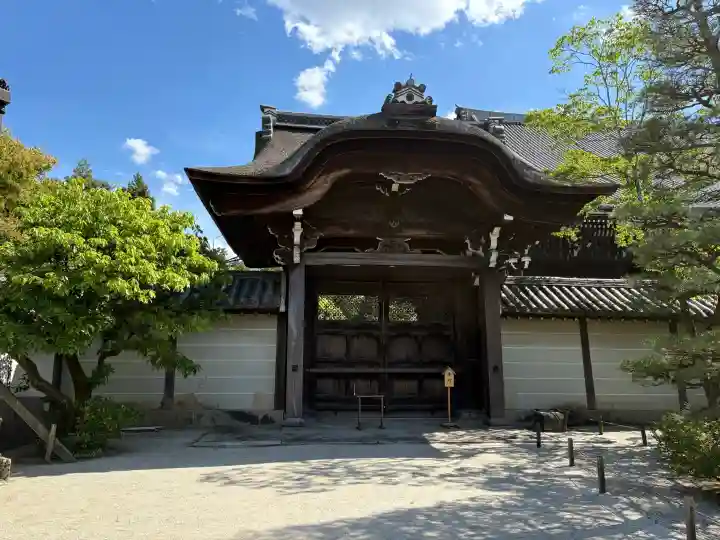 知恩院の{uncategorized: "未分類", other: "その他", undefined: "問題あり", building: "その他建物", grave: "お墓", sacred_gate: "鳥居", guardian: "狛犬", statue: "像", buddha: "仏像", history: "歴史", nature: "自然", garden: "庭園", animal: "動物", pagoda: "塔", temizu: "手水舎", mountain_gate: "山門・神門", sanctuary: "本殿・本堂", subordinate: "末社・摂社", art: "芸術", scenery: "景色", jizo: "地蔵", ema: "絵馬", goshuin: "御朱印", omikuji: "おみくじ", items: "授与品その他", amulet: "お守り", goshuincho: "御朱印帳", eats: "食事", festival: "お祭り", votive_dance: "神楽", shichigosan: "七五三参", wedding: "結婚式", experience: "体験その他", initially: "初詣", around: "周辺", anti_infection: "感染症対策"}