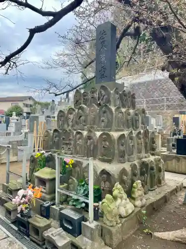 日蓮宗龍口山本龍寺の{uncategorized: "未分類", other: "その他", undefined: "問題あり", building: "その他建物", grave: "お墓", sacred_gate: "鳥居", guardian: "狛犬", statue: "像", buddha: "仏像", history: "歴史", nature: "自然", garden: "庭園", animal: "動物", pagoda: "塔", temizu: "手水舎", mountain_gate: "山門・神門", sanctuary: "本殿・本堂", subordinate: "末社・摂社", art: "芸術", scenery: "景色", jizo: "地蔵", ema: "絵馬", goshuin: "御朱印", omikuji: "おみくじ", items: "授与品その他", amulet: "お守り", goshuincho: "御朱印帳", eats: "食事", festival: "お祭り", votive_dance: "神楽", shichigosan: "七五三参", wedding: "結婚式", experience: "体験その他", initially: "初詣", around: "周辺", anti_infection: "感染症対策"}