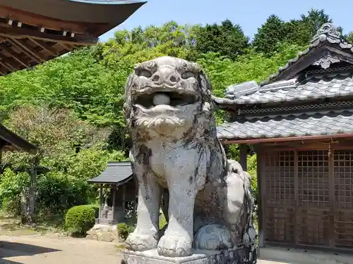 阿陀岡神社の狛犬