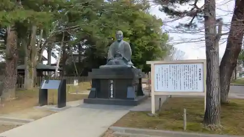 松岬神社の像