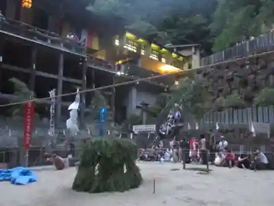 狸谷山不動院の本殿・本堂