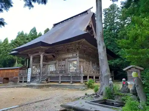 国上寺の本殿