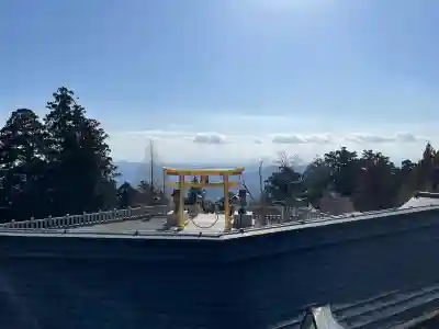 秋葉山本宮 秋葉神社 上社の{uncategorized: "未分類", other: "その他", undefined: "問題あり", building: "その他建物", grave: "お墓", sacred_gate: "鳥居", guardian: "狛犬", statue: "像", buddha: "仏像", history: "歴史", nature: "自然", garden: "庭園", animal: "動物", pagoda: "塔", temizu: "手水舎", mountain_gate: "山門・神門", sanctuary: "本殿・本堂", subordinate: "末社・摂社", art: "芸術", scenery: "景色", jizo: "地蔵", ema: "絵馬", goshuin: "御朱印", omikuji: "おみくじ", items: "授与品その他", amulet: "お守り", goshuincho: "御朱印帳", eats: "食事", festival: "お祭り", votive_dance: "神楽", shichigosan: "七五三参", wedding: "結婚式", experience: "体験その他", initially: "初詣", around: "周辺", anti_infection: "感染症対策"}