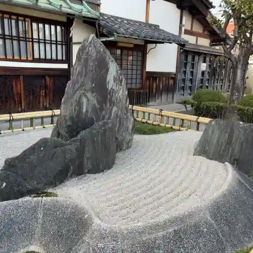 光清寺の{uncategorized: "未分類", other: "その他", undefined: "問題あり", building: "その他建物", grave: "お墓", sacred_gate: "鳥居", guardian: "狛犬", statue: "像", buddha: "仏像", history: "歴史", nature: "自然", garden: "庭園", animal: "動物", pagoda: "塔", temizu: "手水舎", mountain_gate: "山門・神門", sanctuary: "本殿・本堂", subordinate: "末社・摂社", art: "芸術", scenery: "景色", jizo: "地蔵", ema: "絵馬", goshuin: "御朱印", omikuji: "おみくじ", items: "授与品その他", amulet: "お守り", goshuincho: "御朱印帳", eats: "食事", festival: "お祭り", votive_dance: "神楽", shichigosan: "七五三参", wedding: "結婚式", experience: "体験その他", initially: "初詣", around: "周辺", anti_infection: "感染症対策"}