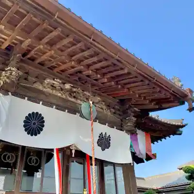 埼玉厄除け開運大師・龍泉寺（切り絵御朱印発祥の寺）の本殿・本堂