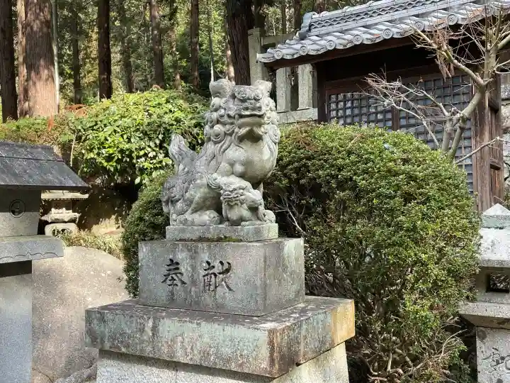 諏訪神社の{uncategorized: "未分類", other: "その他", undefined: "問題あり", building: "その他建物", grave: "お墓", sacred_gate: "鳥居", guardian: "狛犬", statue: "像", buddha: "仏像", history: "歴史", nature: "自然", garden: "庭園", animal: "動物", pagoda: "塔", temizu: "手水舎", mountain_gate: "山門・神門", sanctuary: "本殿・本堂", subordinate: "末社・摂社", art: "芸術", scenery: "景色", jizo: "地蔵", ema: "絵馬", goshuin: "御朱印", omikuji: "おみくじ", items: "授与品その他", amulet: "お守り", goshuincho: "御朱印帳", eats: "食事", festival: "お祭り", votive_dance: "神楽", shichigosan: "七五三参", wedding: "結婚式", experience: "体験その他", initially: "初詣", around: "周辺", anti_infection: "感染症対策"}