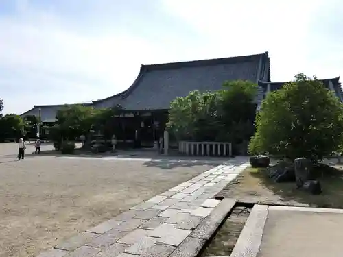 西大寺の本殿・本堂