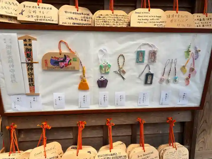 御髪神社の{uncategorized: "未分類", other: "その他", undefined: "問題あり", building: "その他建物", grave: "お墓", sacred_gate: "鳥居", guardian: "狛犬", statue: "像", buddha: "仏像", history: "歴史", nature: "自然", garden: "庭園", animal: "動物", pagoda: "塔", temizu: "手水舎", mountain_gate: "山門・神門", sanctuary: "本殿・本堂", subordinate: "末社・摂社", art: "芸術", scenery: "景色", jizo: "地蔵", ema: "絵馬", goshuin: "御朱印", omikuji: "おみくじ", items: "授与品その他", amulet: "お守り", goshuincho: "御朱印帳", eats: "食事", festival: "お祭り", votive_dance: "神楽", shichigosan: "七五三参", wedding: "結婚式", experience: "体験その他", initially: "初詣", around: "周辺", anti_infection: "感染症対策"}