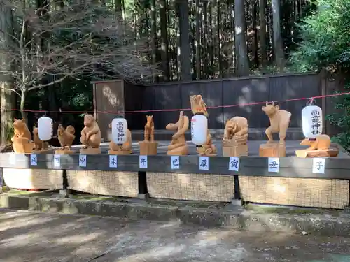 日光大室高龗神社の像