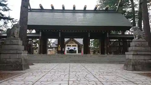 帯廣神社の山門・神門