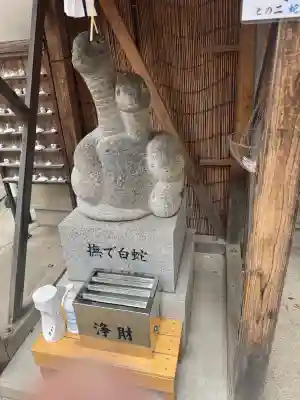 蛇窪神社の{uncategorized: "未分類", other: "その他", undefined: "問題あり", building: "その他建物", grave: "お墓", sacred_gate: "鳥居", guardian: "狛犬", statue: "像", buddha: "仏像", history: "歴史", nature: "自然", garden: "庭園", animal: "動物", pagoda: "塔", temizu: "手水舎", mountain_gate: "山門・神門", sanctuary: "本殿・本堂", subordinate: "末社・摂社", art: "芸術", scenery: "景色", jizo: "地蔵", ema: "絵馬", goshuin: "御朱印", omikuji: "おみくじ", items: "授与品その他", amulet: "お守り", goshuincho: "御朱印帳", eats: "食事", festival: "お祭り", votive_dance: "神楽", shichigosan: "七五三参", wedding: "結婚式", experience: "体験その他", initially: "初詣", around: "周辺", anti_infection: "感染症対策"}