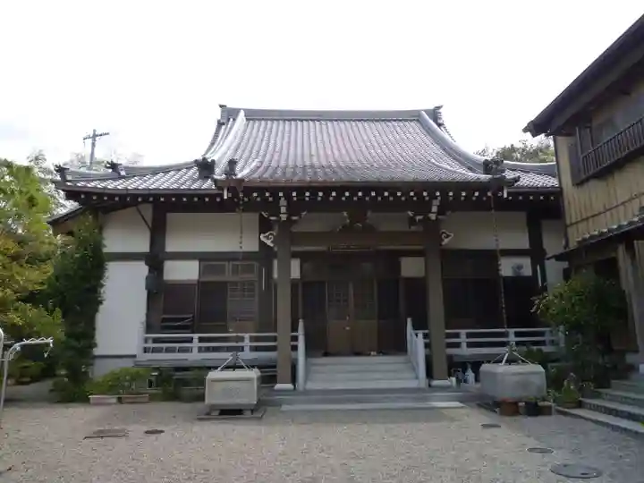 済生寺の本殿・本堂