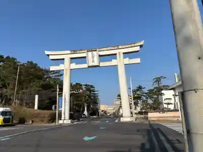 大洗磯前神社の{uncategorized: "未分類", other: "その他", undefined: "問題あり", building: "その他建物", grave: "お墓", sacred_gate: "鳥居", guardian: "狛犬", statue: "像", buddha: "仏像", history: "歴史", nature: "自然", garden: "庭園", animal: "動物", pagoda: "塔", temizu: "手水舎", mountain_gate: "山門・神門", sanctuary: "本殿・本堂", subordinate: "末社・摂社", art: "芸術", scenery: "景色", jizo: "地蔵", ema: "絵馬", goshuin: "御朱印", omikuji: "おみくじ", items: "授与品その他", amulet: "お守り", goshuincho: "御朱印帳", eats: "食事", festival: "お祭り", votive_dance: "神楽", shichigosan: "七五三参", wedding: "結婚式", experience: "体験その他", initially: "初詣", around: "周辺", anti_infection: "感染症対策"}