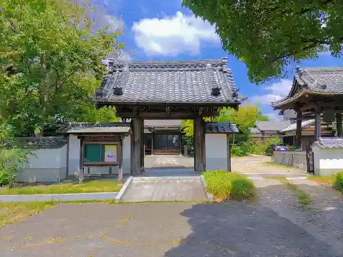 医王寺の山門