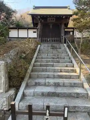 龍峰院の{uncategorized: "未分類", other: "その他", undefined: "問題あり", building: "その他建物", grave: "お墓", sacred_gate: "鳥居", guardian: "狛犬", statue: "像", buddha: "仏像", history: "歴史", nature: "自然", garden: "庭園", animal: "動物", pagoda: "塔", temizu: "手水舎", mountain_gate: "山門・神門", sanctuary: "本殿・本堂", subordinate: "末社・摂社", art: "芸術", scenery: "景色", jizo: "地蔵", ema: "絵馬", goshuin: "御朱印", omikuji: "おみくじ", items: "授与品その他", amulet: "お守り", goshuincho: "御朱印帳", eats: "食事", festival: "お祭り", votive_dance: "神楽", shichigosan: "七五三参", wedding: "結婚式", experience: "体験その他", initially: "初詣", around: "周辺", anti_infection: "感染症対策"}