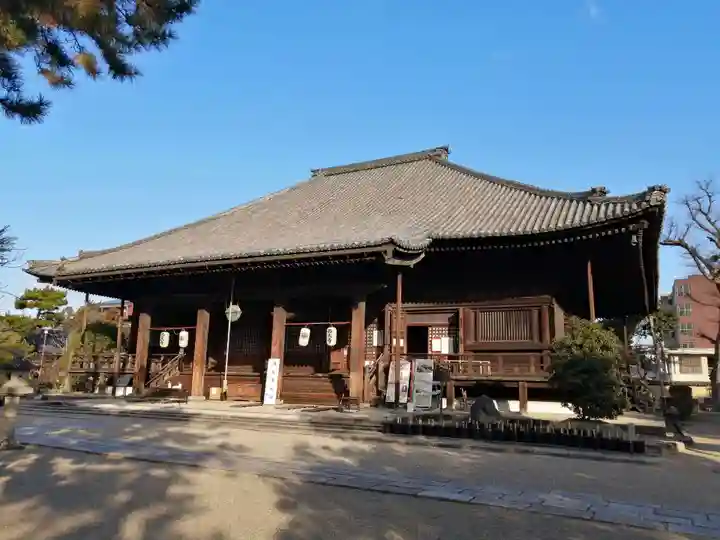 西大寺の本殿・本堂