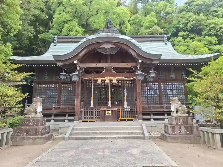 垂水神社の{uncategorized: "未分類", other: "その他", undefined: "問題あり", building: "その他建物", grave: "お墓", sacred_gate: "鳥居", guardian: "狛犬", statue: "像", buddha: "仏像", history: "歴史", nature: "自然", garden: "庭園", animal: "動物", pagoda: "塔", temizu: "手水舎", mountain_gate: "山門・神門", sanctuary: "本殿・本堂", subordinate: "末社・摂社", art: "芸術", scenery: "景色", jizo: "地蔵", ema: "絵馬", goshuin: "御朱印", omikuji: "おみくじ", items: "授与品その他", amulet: "お守り", goshuincho: "御朱印帳", eats: "食事", festival: "お祭り", votive_dance: "神楽", shichigosan: "七五三参", wedding: "結婚式", experience: "体験その他", initially: "初詣", around: "周辺", anti_infection: "感染症対策"}