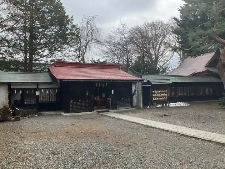 琴似神社の{uncategorized: "未分類", other: "その他", undefined: "問題あり", building: "その他建物", grave: "お墓", sacred_gate: "鳥居", guardian: "狛犬", statue: "像", buddha: "仏像", history: "歴史", nature: "自然", garden: "庭園", animal: "動物", pagoda: "塔", temizu: "手水舎", mountain_gate: "山門・神門", sanctuary: "本殿・本堂", subordinate: "末社・摂社", art: "芸術", scenery: "景色", jizo: "地蔵", ema: "絵馬", goshuin: "御朱印", omikuji: "おみくじ", items: "授与品その他", amulet: "お守り", goshuincho: "御朱印帳", eats: "食事", festival: "お祭り", votive_dance: "神楽", shichigosan: "七五三参", wedding: "結婚式", experience: "体験その他", initially: "初詣", around: "周辺", anti_infection: "感染症対策"}