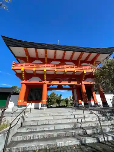 鴨江寺の山門