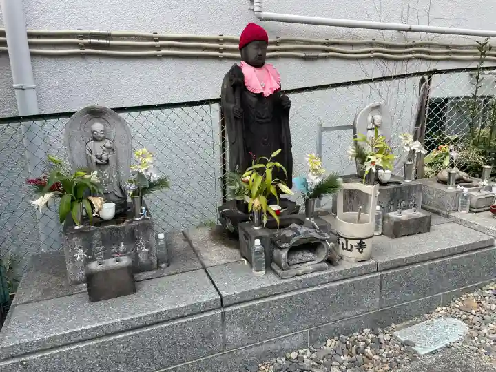 祥山寺の{uncategorized: "未分類", other: "その他", undefined: "問題あり", building: "その他建物", grave: "お墓", sacred_gate: "鳥居", guardian: "狛犬", statue: "像", buddha: "仏像", history: "歴史", nature: "自然", garden: "庭園", animal: "動物", pagoda: "塔", temizu: "手水舎", mountain_gate: "山門・神門", sanctuary: "本殿・本堂", subordinate: "末社・摂社", art: "芸術", scenery: "景色", jizo: "地蔵", ema: "絵馬", goshuin: "御朱印", omikuji: "おみくじ", items: "授与品その他", amulet: "お守り", goshuincho: "御朱印帳", eats: "食事", festival: "お祭り", votive_dance: "神楽", shichigosan: "七五三参", wedding: "結婚式", experience: "体験その他", initially: "初詣", around: "周辺", anti_infection: "感染症対策"}